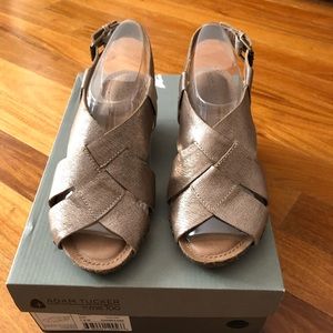 ADAM TUCKER by me Too Metallic Sandals